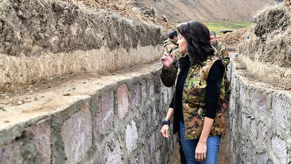 Анна Акопян на армяно-азербайджанской границе (28 ноября 2019). Армения - Sputnik Армения