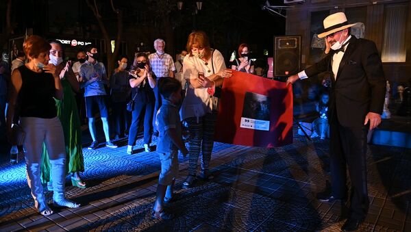 На площади Азнавура открыли звезды Гранта Матевосяна и Агаси Айвазяна - Sputnik Армения
