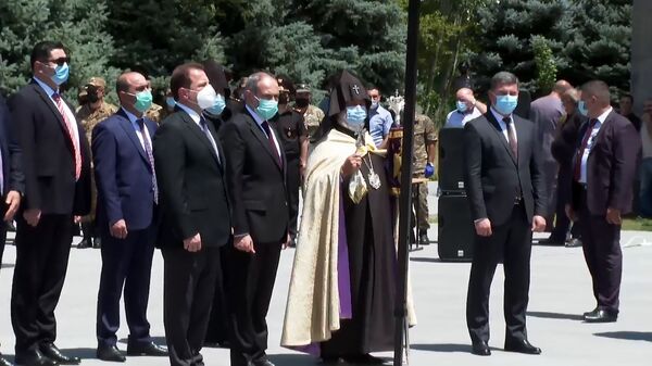 Вы погибли за наше будущее – в Ераблуре похоронили павшего в Тавуше майора ВС Армении Вы погибли за наше будущее – в Ераблуре похоронили павшего в Тавуше майора ВС Армении - Sputnik Армения