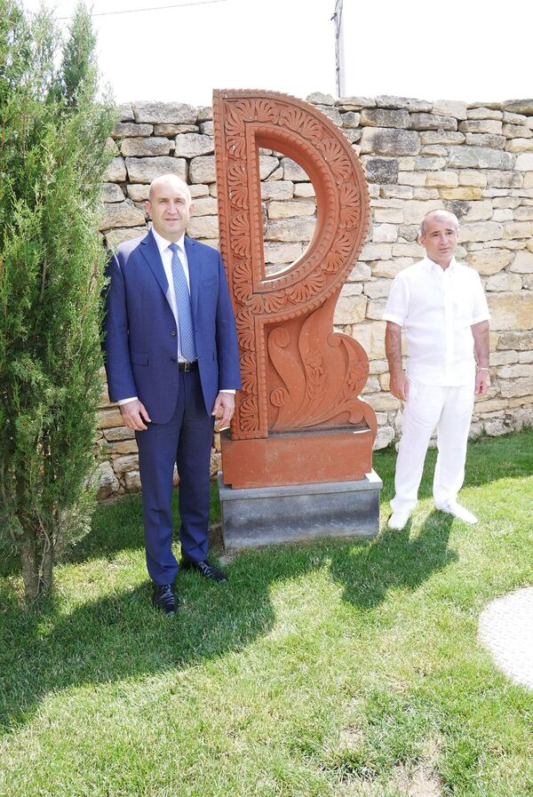 «Փոքր, բայց հերոսական ժողովուրդ». Բուլղարիայի նախագահը շնորհակալություն է հայտնել հայերին «Փոքր, բայց հերոսական ժողովուրդ». Բուլղարիայի նախագահը շնորհակալություն է հայտնել հայերին - Sputnik Արմենիա
