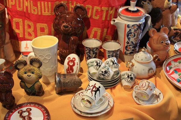 От штор до стопок: сколько сейчас стоят сувениры Олимпиады-80 От штор до стопок: сколько сейчас стоят сувениры Олимпиады-80 - Sputnik Армения