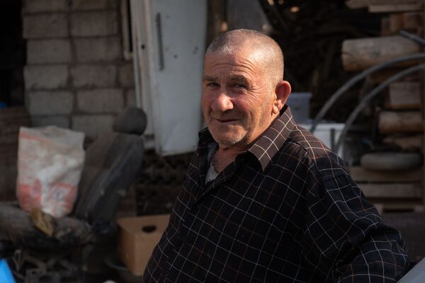 Вжжж, и вдруг взорвались: как не только молитвами живет приграничное село Чинари Вжжж, и вдруг взорвались: как не только молитвами живет приграничное село Чинари - Sputnik Армения