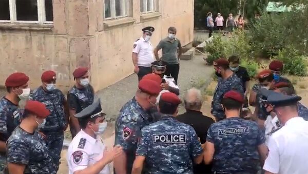 Полиция подвергла приводу Ашота Блеяна (21 июля 2020). Еревaн - Sputnik Армения