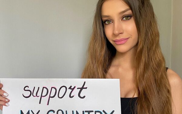 Мисс Армения Даяна Давтян на акции поддержки Армении - Sputnik Армения