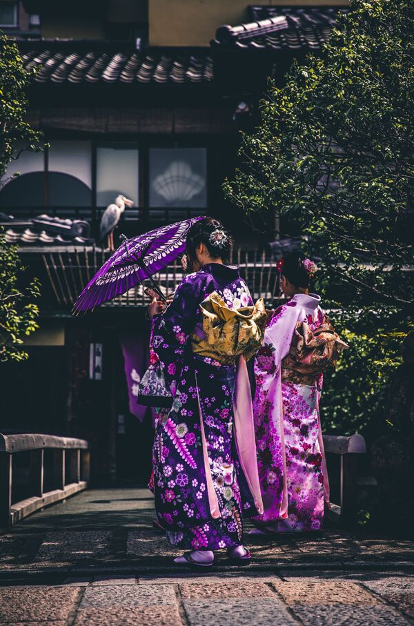Девушки в кимоно в японской префектуре Киото - Sputnik Армения