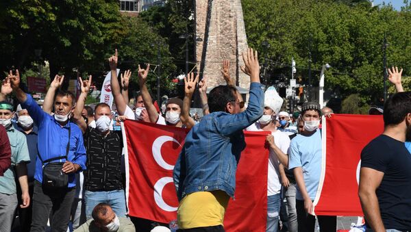 Верующие перед намазом на площади Султанахмет у собора Святой Софии (24 июля 2020). Стамбул - Sputnik Արմենիա
