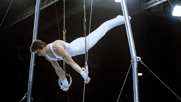 Александр Дитятин, абсолютный Олимпийский чемпион 1980 года по спортивной гимнастике, выполняет упражнение на кольцах. XXII летние Олимпийские игры. - Sputnik Армения