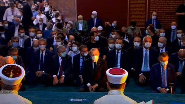 Президент Турции Реджеп Тайип Эрдоган (в центре) в соборе Святой Софии (24 июля 2020). Стамбул - Sputnik Армения