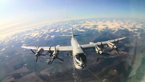 Высший пилотаж: экипажи ракетоносцев Ту-95 отработали дозаправку в воздухе - Sputnik Армения