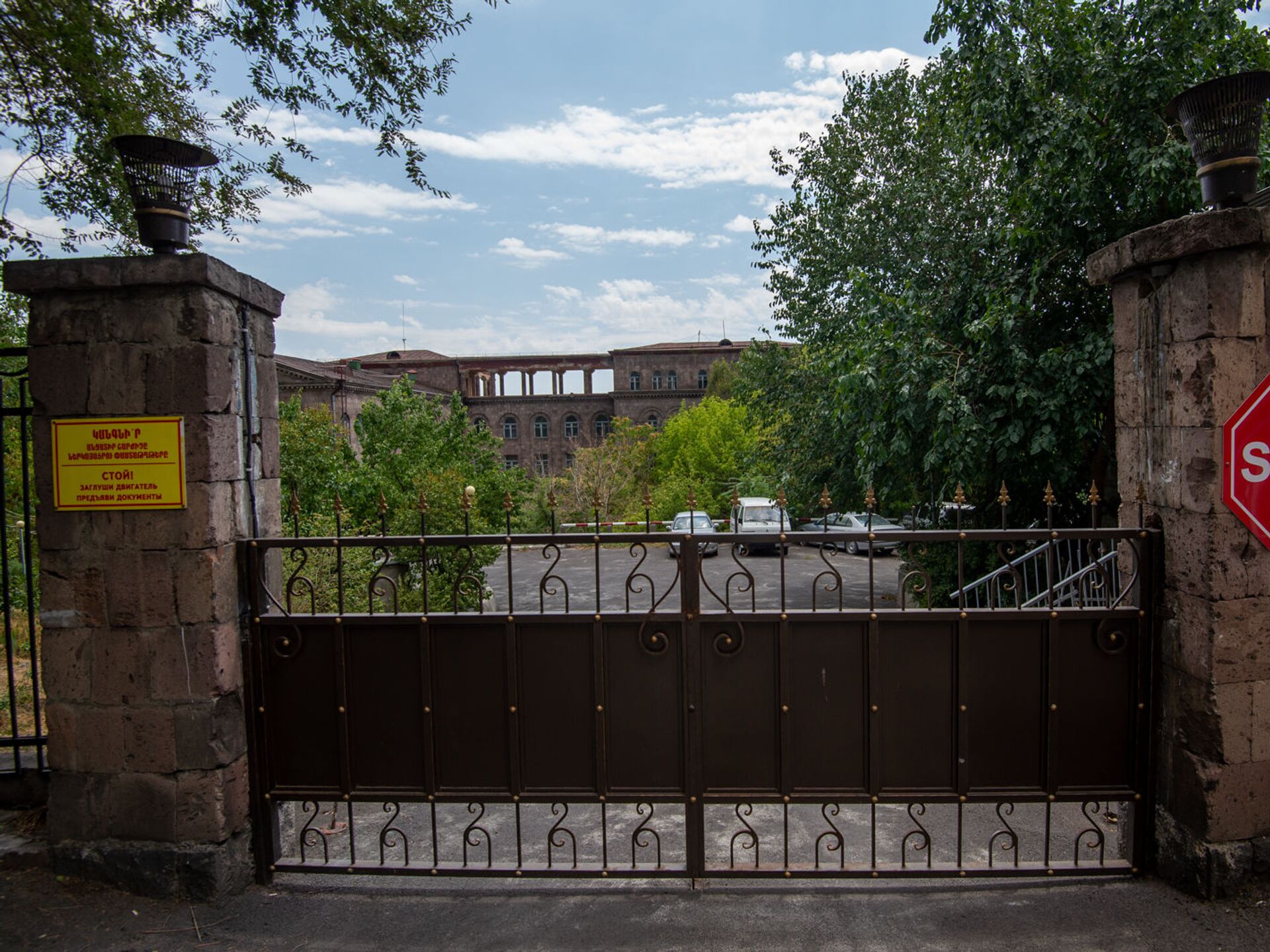 Госпиталь гвардейское. Ереван военный госпиталь. Ереван госпиталь военный Орбели 23. 367 Военный госпиталь Тбилиси. Улица Орбели Ереван.