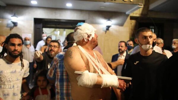 Католикос Великого Дома Киликии Арам I посетил пострадавший от взрыва армянский квартал Бурдж Хаммут в Бейруте (4 августа 2020). Ливан - Sputnik Армения