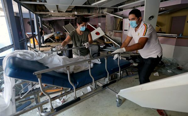 Больница в разрушенном взрывом районе Бейрута (5 августа 2020). - Sputnik Армения