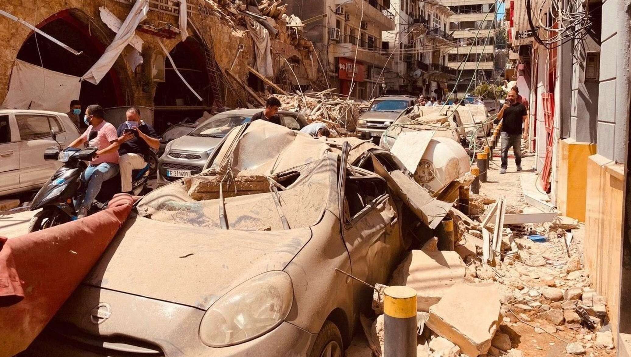 Бейрут 2. Ливан Бейрут взрыв 4 августа 2020.