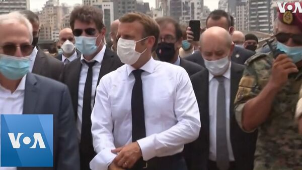 Президент Франции Макрон посетил место взрыва в Бейруте - Sputnik Армения