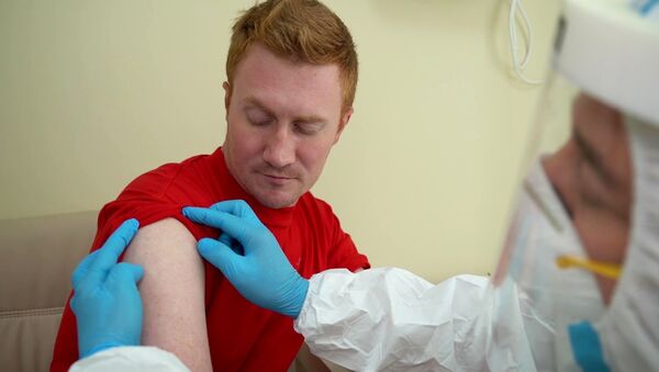 Осмотр перед выпиской добровольцев, участвовавших в испытаниях вакцины от COVID-19 в Главном военном клиническом госпитале им. Н. Н. Бурденко - Sputnik Արմենիա