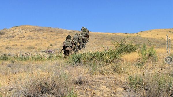 Армянские военнослужащие во время тренировок - Sputnik Արմենիա