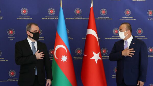Министр иностранных дел Турции Мевлют Чавушоглу встречается со своим азербайджанским коллегой Джейхуном Байрамовым (11 августа 2020). Анкара - Sputnik Արմենիա