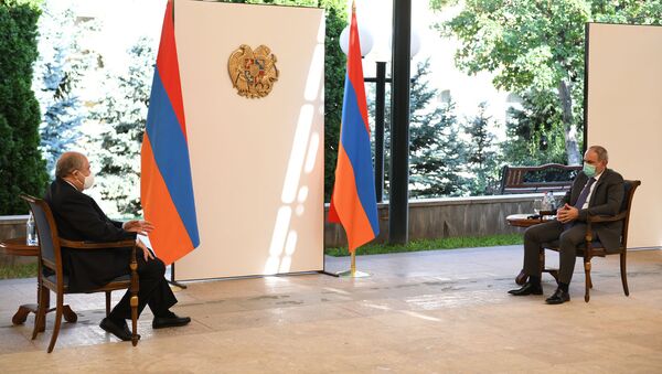 Президент Армен Саркисян провел рабочую встречу с премьер-министром Николом Пашиняном (11 августа 2020). Еревaн - Sputnik Армения