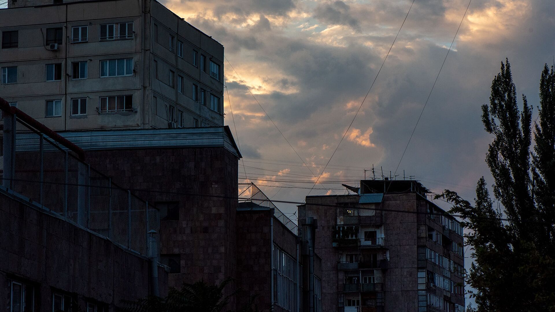 Բազմաբնակարան շենք Երևանում. արխիվային լուսանկար - Sputnik Արմենիա, 1920, 01.06.2023