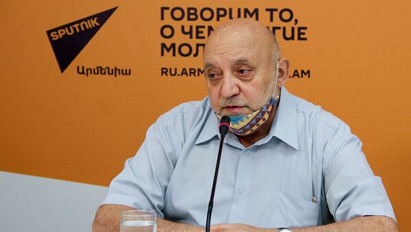 Рубен Агузумцян на пресс-конференции в мультимедийном пресс-центре Sputnik Армения (13 августа 2020). Еревaн - Sputnik Արմենիա