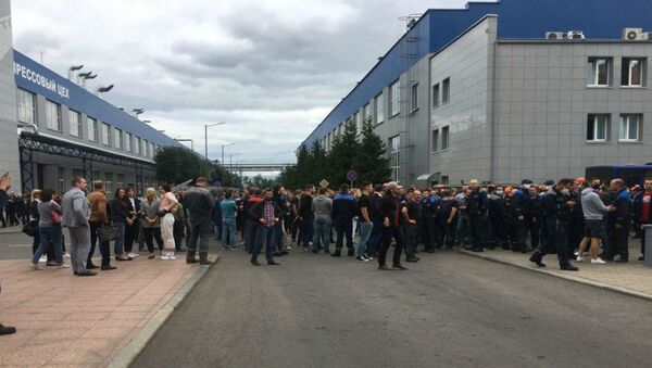 Акция протеста проходит на заводе БелАЗ в Жодино (13 августа 2020). - Sputnik Армения
