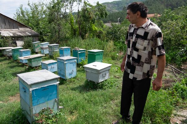 Թշնամու «ինովացիոն զենքի» և կրակոցների թիրախում․ ինչպես են ապրում Բարեկամավան գյուղում Թշնամու «ինովացիոն զենքի» և կրակոցների թիրախում․ ինչպես են ապրում Բարեկամավան գյուղում - Sputnik Արմենիա