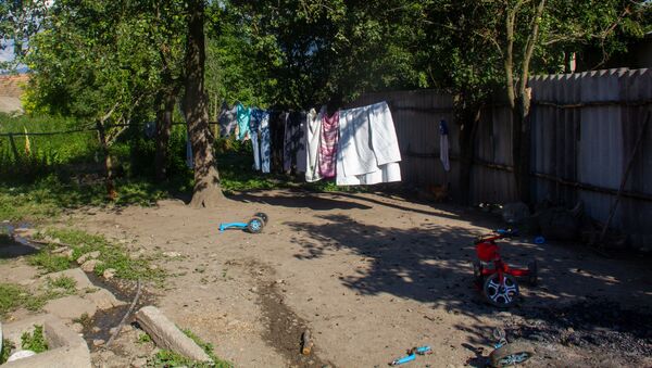 Дворик одного из домов в селе Овк Тавушской области - Sputnik Արմենիա