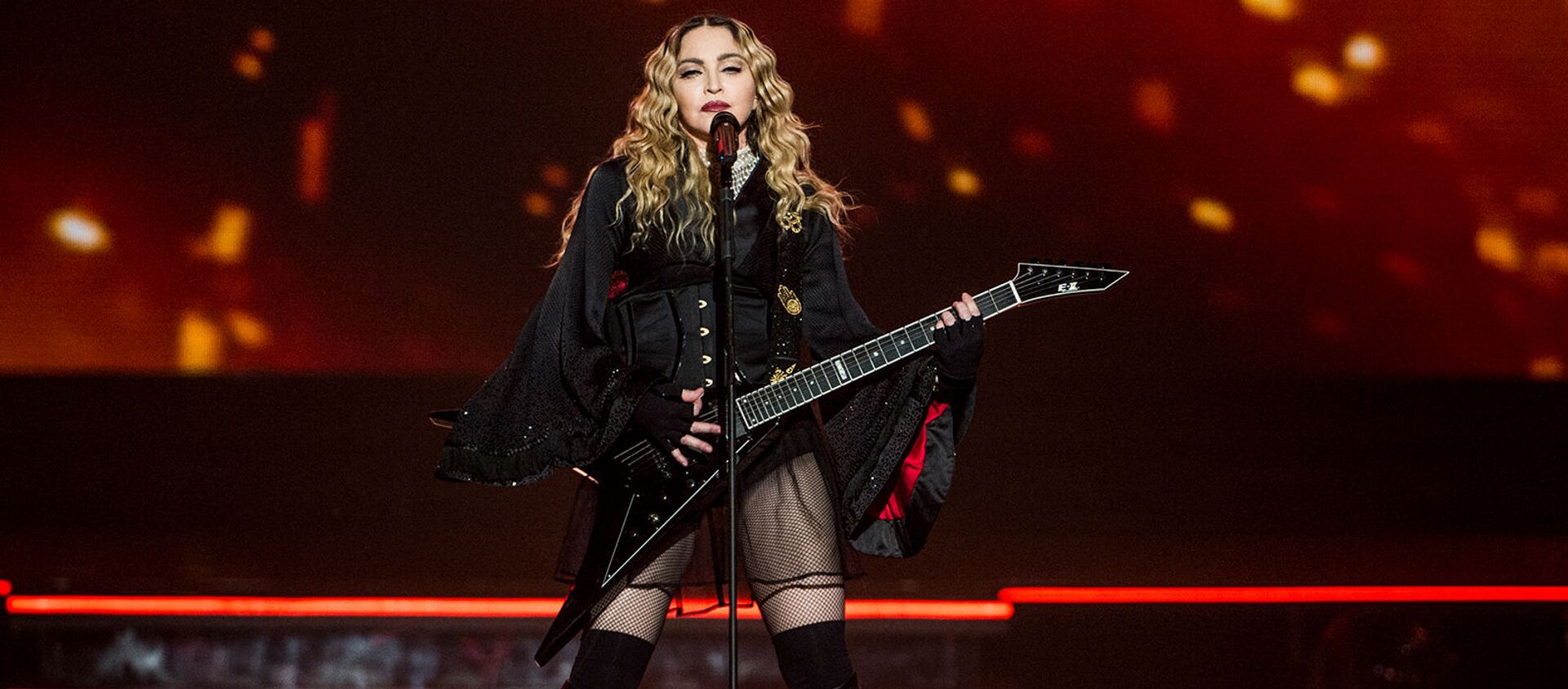 Мадонна выступает во время своего тура Rebel Heart Tour (16 января 2016). Луисвилль, штат Кентукки - Sputnik Армения, 1920, 09.08.2021