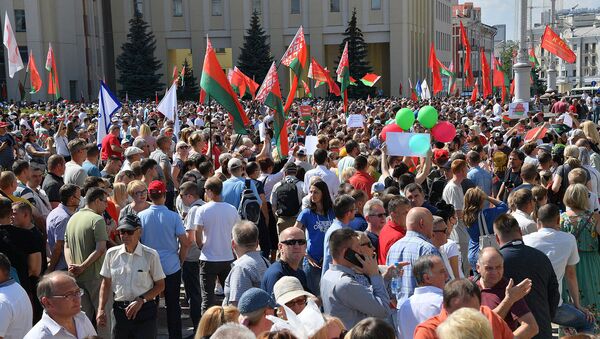 Участники митинга на площади Независимости в Минске в поддержку действующего президента Белоруссии Александра Лукашенко (16 августа 2020). Минск - Sputnik Армения