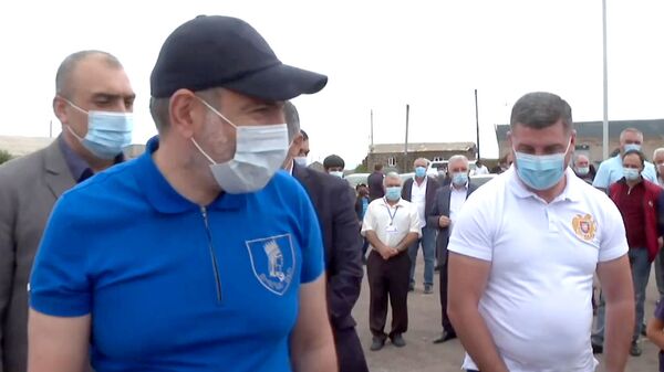 Смысл селфи в масках?: Пашинян посетил детсад в Гегаркунике и пообщался с детьми Смысл селфи в масках?: Пашинян посетил детсад в Гегаркунике и пообщался с детьми - Sputnik Армения