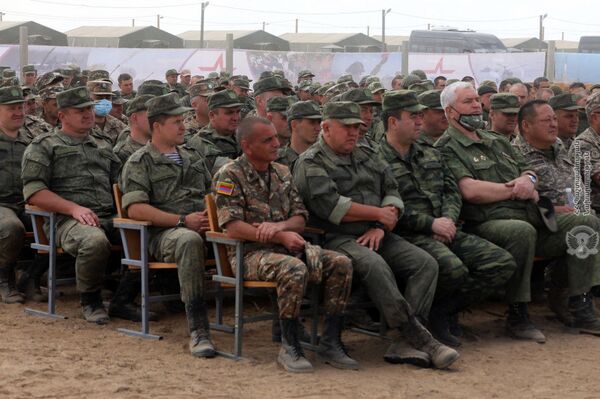 Стартовали учения Эшелон-2020 – участвуют 30 армянских военнослужащих Стартовали учения Эшелон-2020 – участвуют 30 армянских военнослужащих - Sputnik Армения
