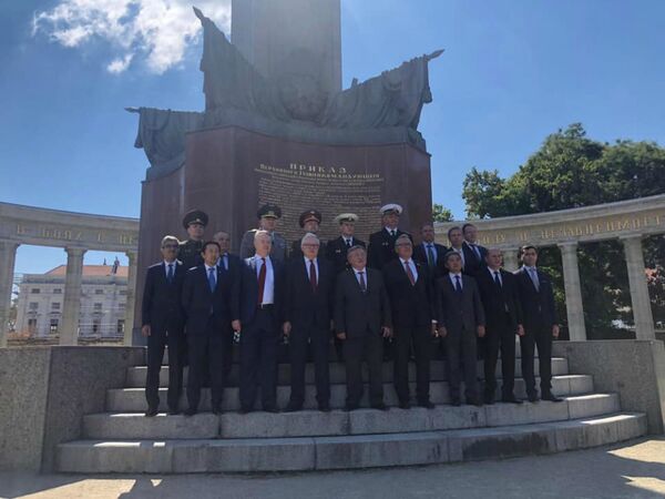 Վիեննայում հայ դիվանագետներն այցելել են խորհրդային զինվորի պատվին կառուցված հուշահամալիր Վիեննայում հայ դիվանագետներն այցելել են խորհրդային զինվորի պատվին կառուցված հուշահամալիր - Sputnik Արմենիա