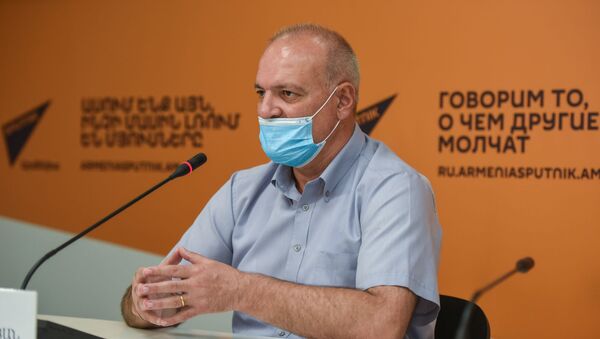 Пресс-конференция политолога Вигена Акопяна в мультимедийном пресс-центре Sputnik Армения (20 августа 2020). Еревaн - Sputnik Արմենիա