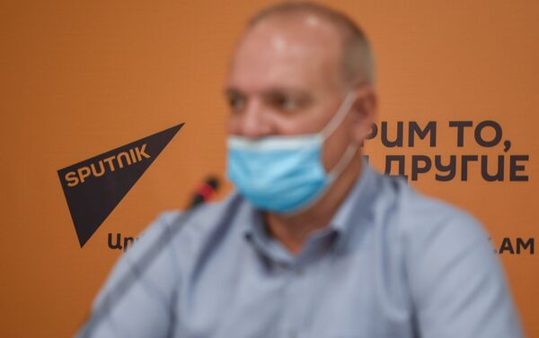 Пресс-конференция политолога Вигена Акопяна в мультимедийном пресс-центре Sputnik Армения (20 августа 2020). Еревaн - Sputnik Армения