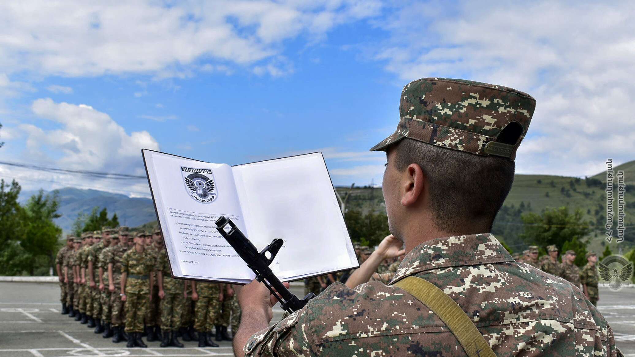 Замена военных. Присяга армянская армия. Контрактная армия в Армении. Армия Армении 2022. Реформы в армии в Армении.