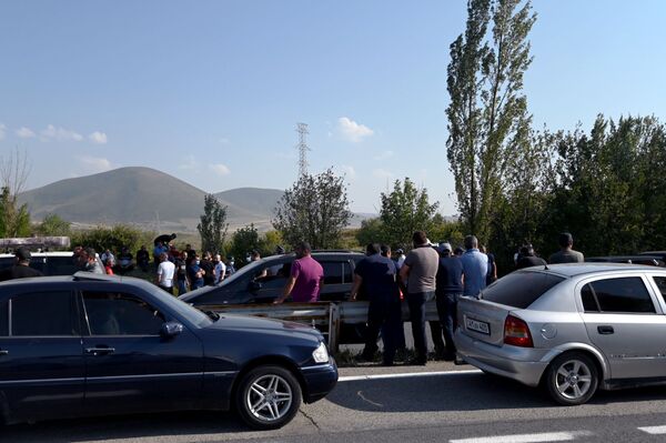 Ձկնորսները փակել են Երևան-Սևան մայրուղին. ինչի՞ց են դժգոհ նրանք Ձկնորսները փակել են Երևան-Սևան մայրուղին. ինչի՞ց են դժգոհ նրանք - Sputnik Արմենիա