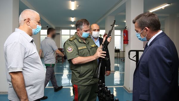 Глава военно-промышленного комитета Артак Давтян посетил оружейный завод Калашников (21 августа 2020). Еревaн - Sputnik Արմենիա