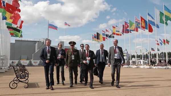 Министр обороны РА Давид Тоноян и заместитель начальника Генштаба ВС РА Степан Галустян на церемонии открытия VI Международных армейских игр «Армия-2020» (23 августа 2020). Москва - Sputnik Армения