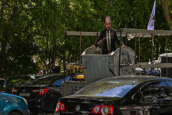 «Արայիկ, հեռացիր». Երևանում պահանջում են ԿԳՄՍ նախարարի հրաժարականը «Արայիկ, հեռացիր». Երևանում պահանջում են ԿԳՄՍ նախարարի հրաժարականը - Sputnik Արմենիա