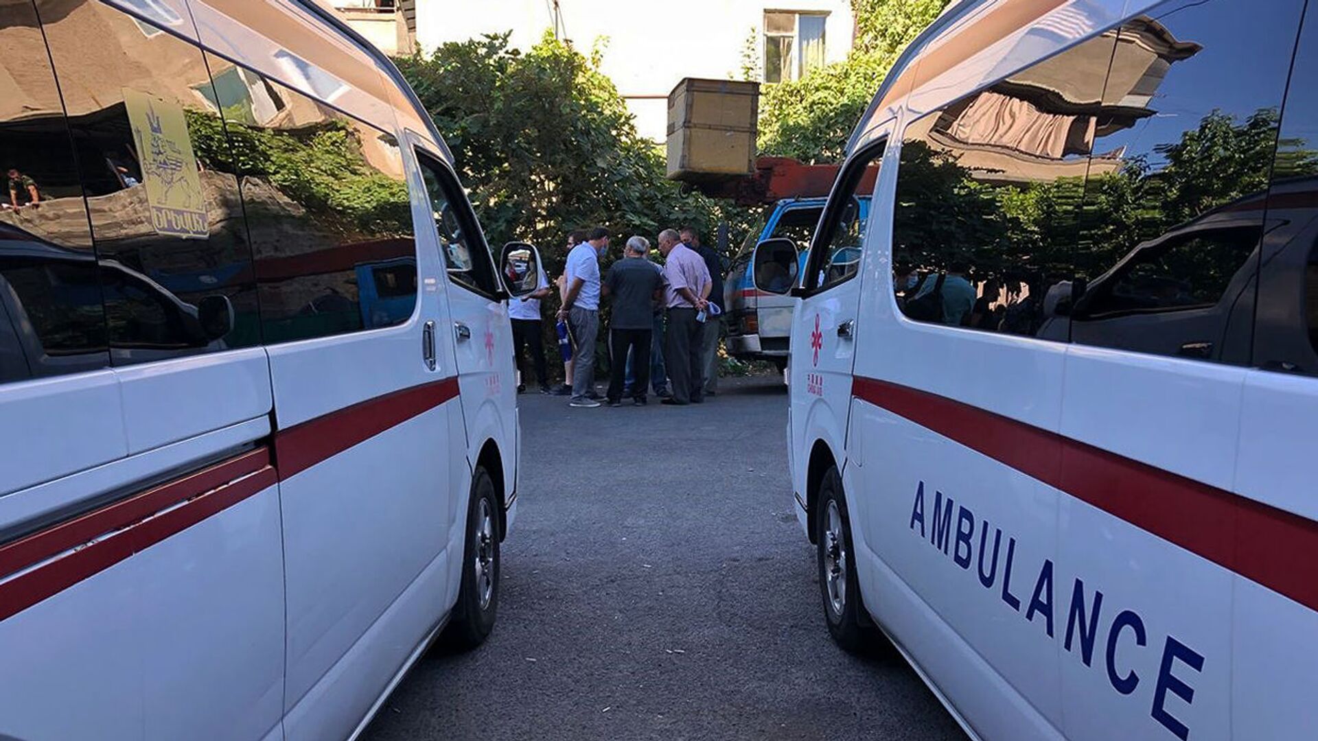 Спасатели на месте взрыва газа на улице Райниса (26 августа 2020). Еревaн - Sputnik Армения, 1920, 01.04.2021
