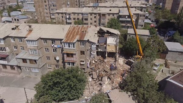 В Ереване в результате взрыва частично обрушился жилой дом. - Sputnik Армения