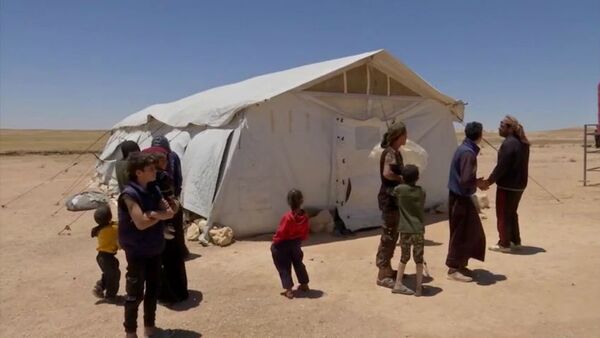 Сирийские беженцы покидают лагерь Рукбан - Sputnik Армения