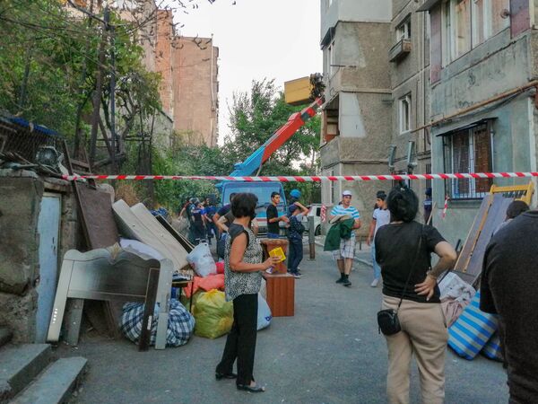 Просыпаешься – и у тебя больше нет дома: взрыв в Ереване глазами очевидца Просыпаешься – и у тебя больше нет дома: взрыв в Ереване глазами очевидца - Sputnik Армения