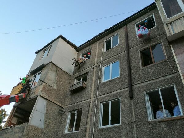 Просыпаешься – и у тебя больше нет дома: взрыв в Ереване глазами очевидца Просыпаешься – и у тебя больше нет дома: взрыв в Ереване глазами очевидца - Sputnik Армения