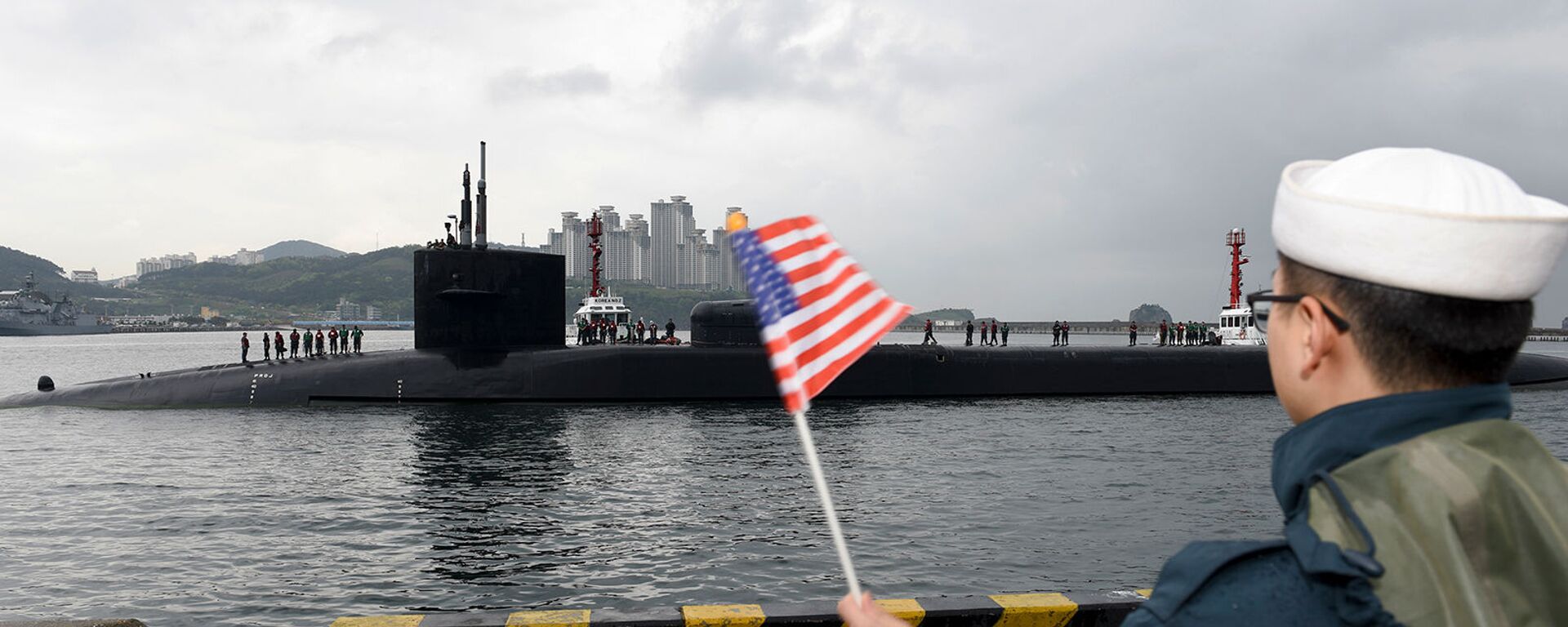 Подводная лодка с управляемыми ракетами класса Огайо USS Michigan прибывает в Пусан (24 апреля 2017). Южная Корея - Sputnik Армения, 1920, 20.09.2021