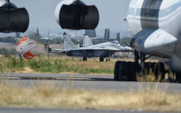 Авиашоу на российской военной базе аэродрома Эребуни (28 августа 2020). Еревaн - Sputnik Армения