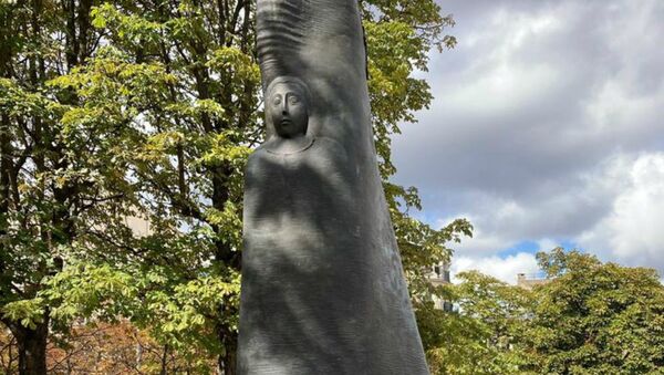 Оскверненная статуя Комитаса в Париже (30 августа 2020). - Sputnik Армения