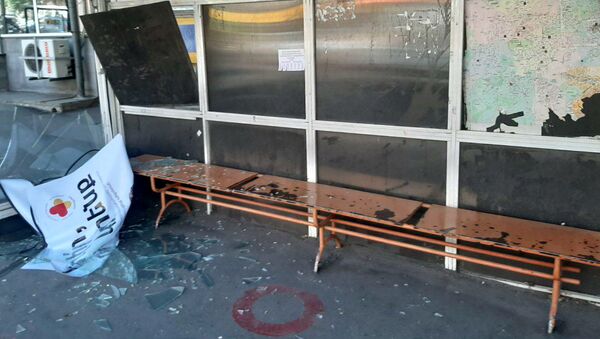 В административном районе Малатия-Себастия разбито 5 автобусных остановок (30 августа 2020). Еревaн - Sputnik Արմենիա