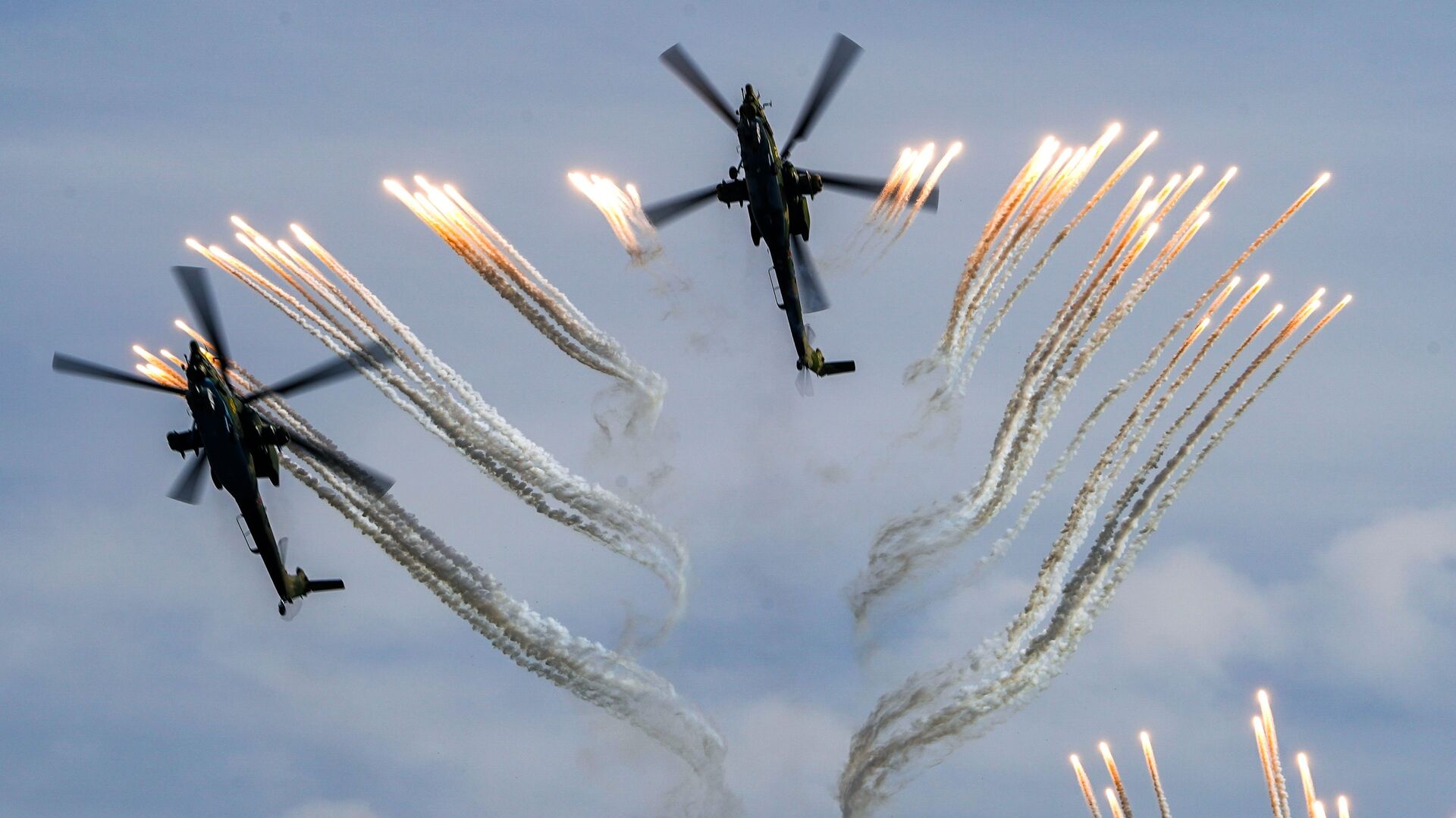 Ударные вертолеты Ми-28Н Ночной охотник на форуме Армия-2020 - Sputnik Армения, 1920, 09.08.2023