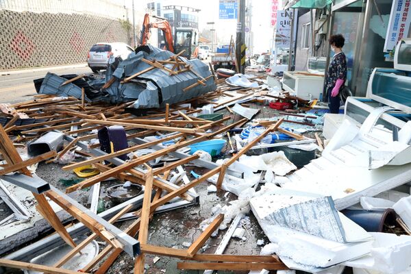 Разрушения, вызванные тайфуном Майсак в Пхохане, Южная Корея - Sputnik Армения